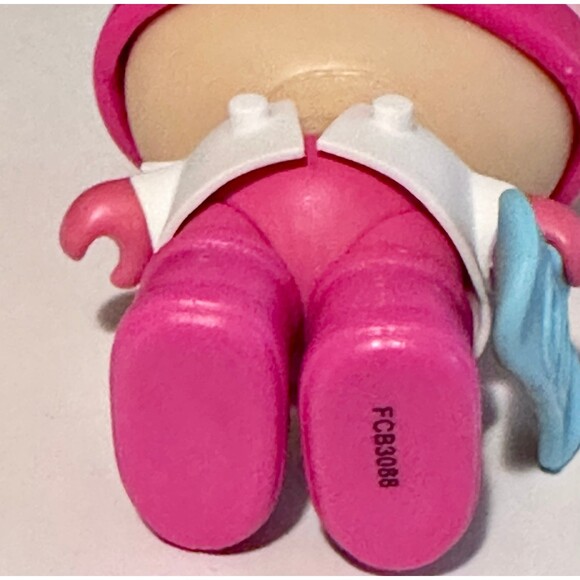 Snow Bunny Puppy Dog Action Figure Cutelife Collectible Snowboarding Wnter - Picture 4 of 4